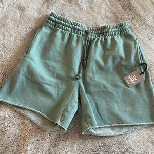 NWT Aritzia TNA sweatshorts. Size s
